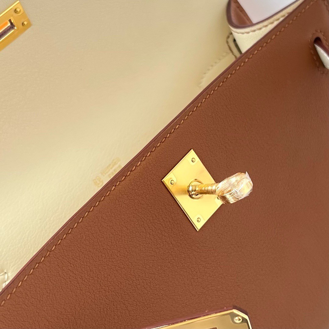 H**mes hss kelly pochette bicolor bag in gold and craie swift calfskin