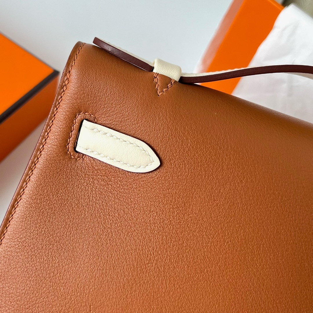 H**mes hss kelly pochette bicolor bag in gold and craie swift calfskin