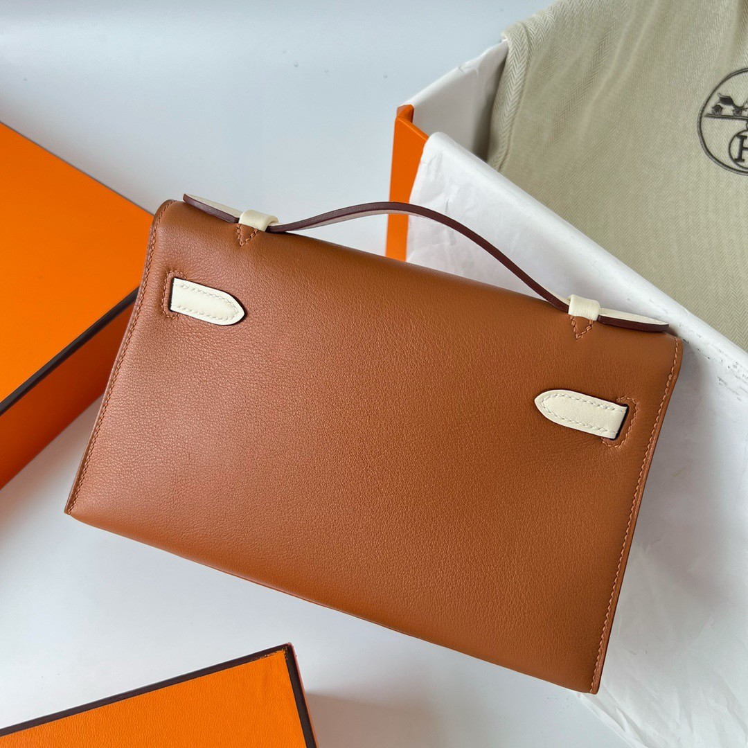 H**mes hss kelly pochette bicolor bag in gold and craie swift calfskin