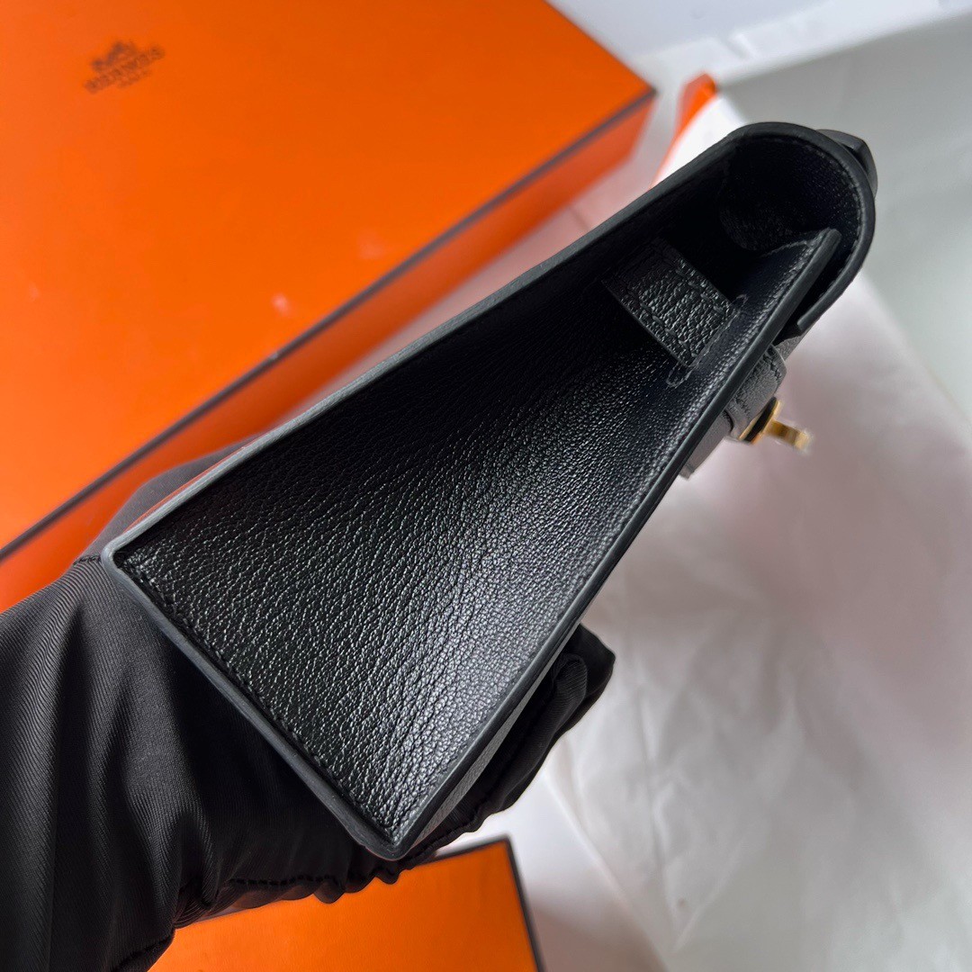 H**mes kelly pochette handmade bag in black chevre mysore leather