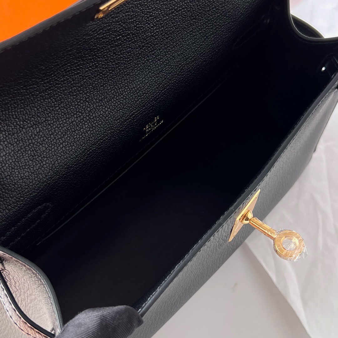 H**mes kelly pochette handmade bag in black chevre mysore leather