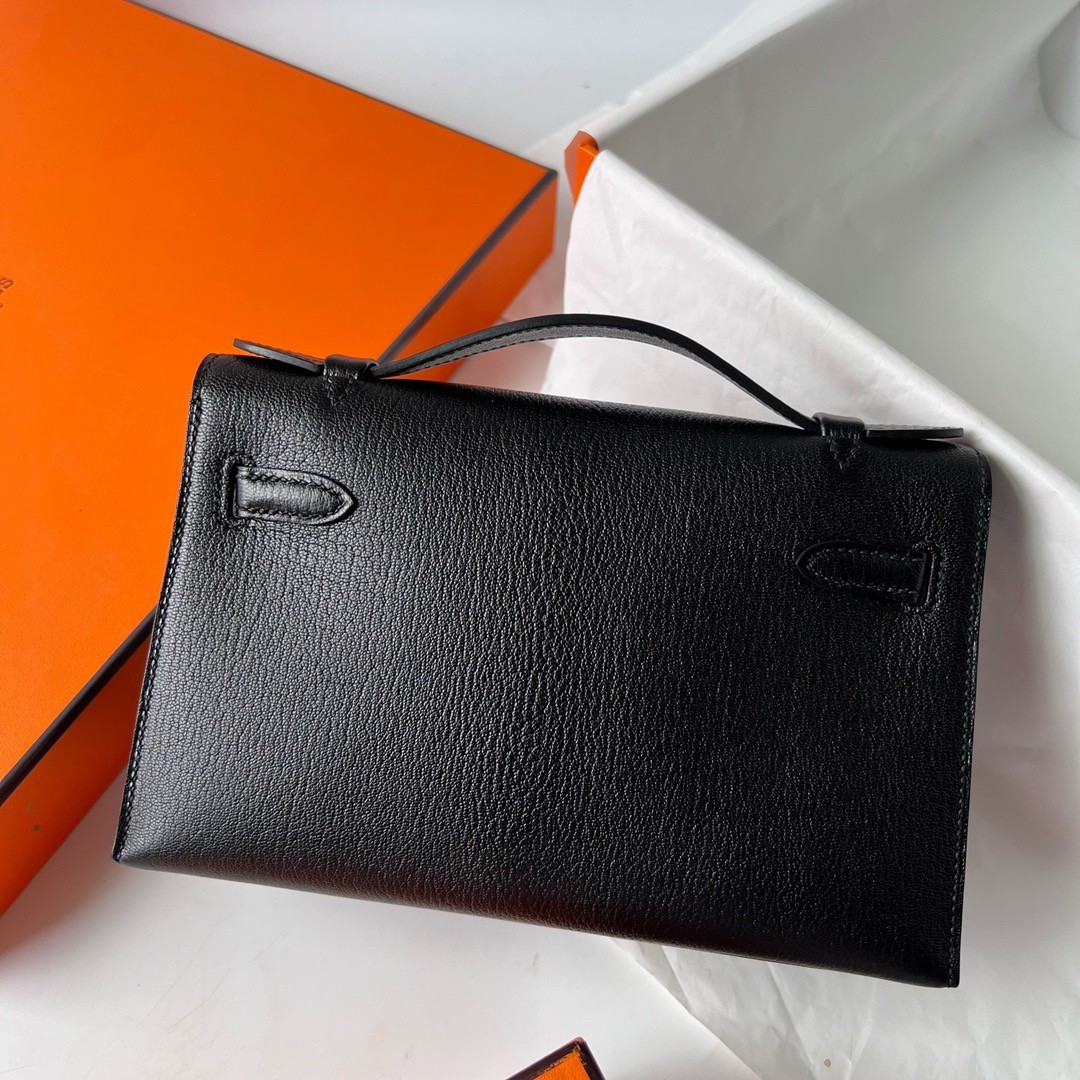 H**mes kelly pochette handmade bag in black chevre mysore leather