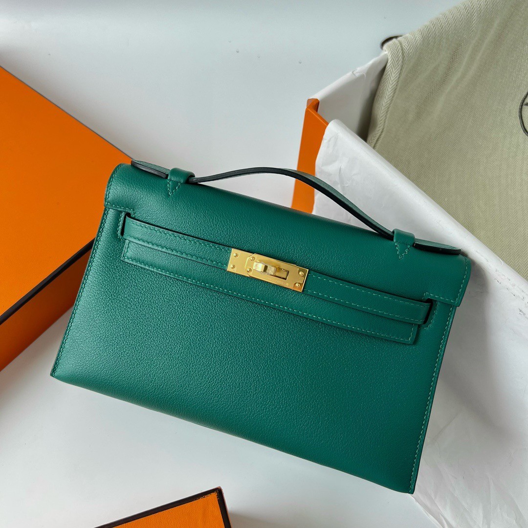 H**mes kelly pochette handmade bag in malachite swift calfskin