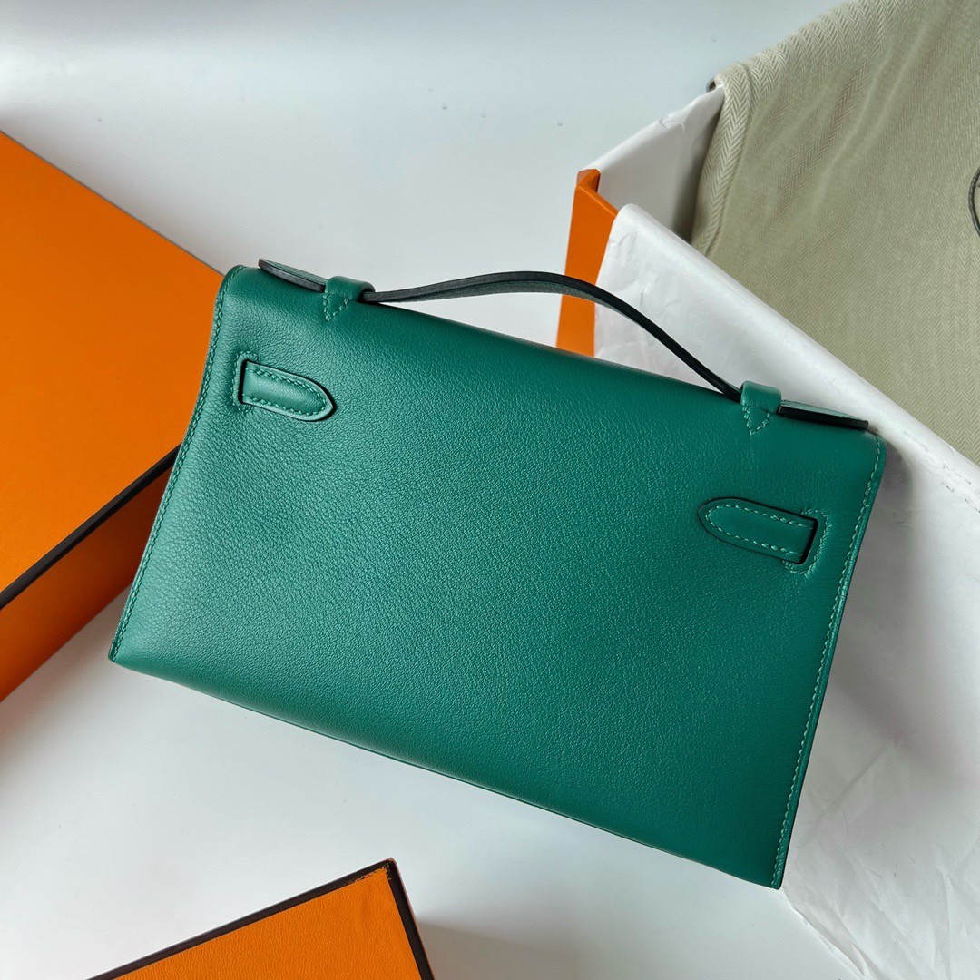 H**mes kelly pochette handmade bag in malachite swift calfskin