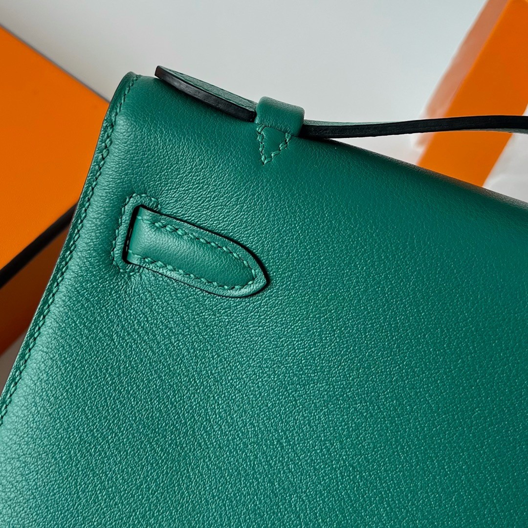 H**mes kelly pochette handmade bag in malachite swift calfskin
