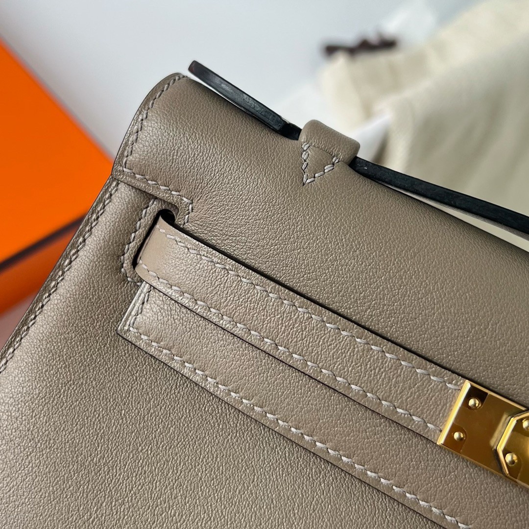 H**mes kelly pochette handmade bag in taupe swift calfskin