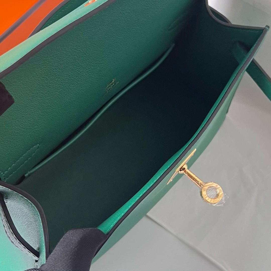 H**mes kelly pochette handmade bag in vert vertigo swift calfskin