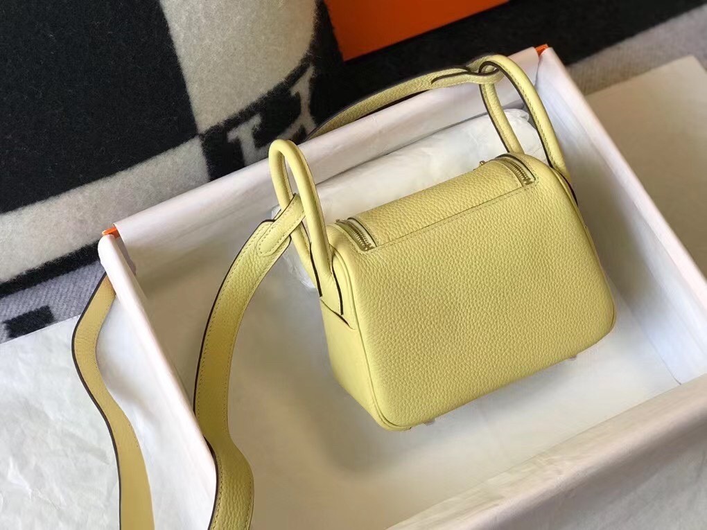 H**mes lindy mini bag in jaune poussin clemence calfskin