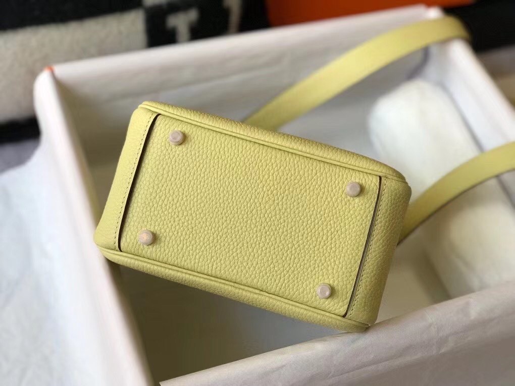 H**mes lindy mini bag in jaune poussin clemence calfskin