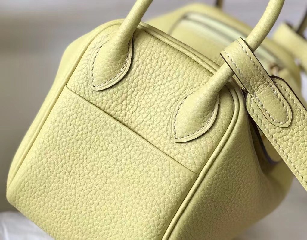 H**mes lindy mini bag in jaune poussin clemence calfskin