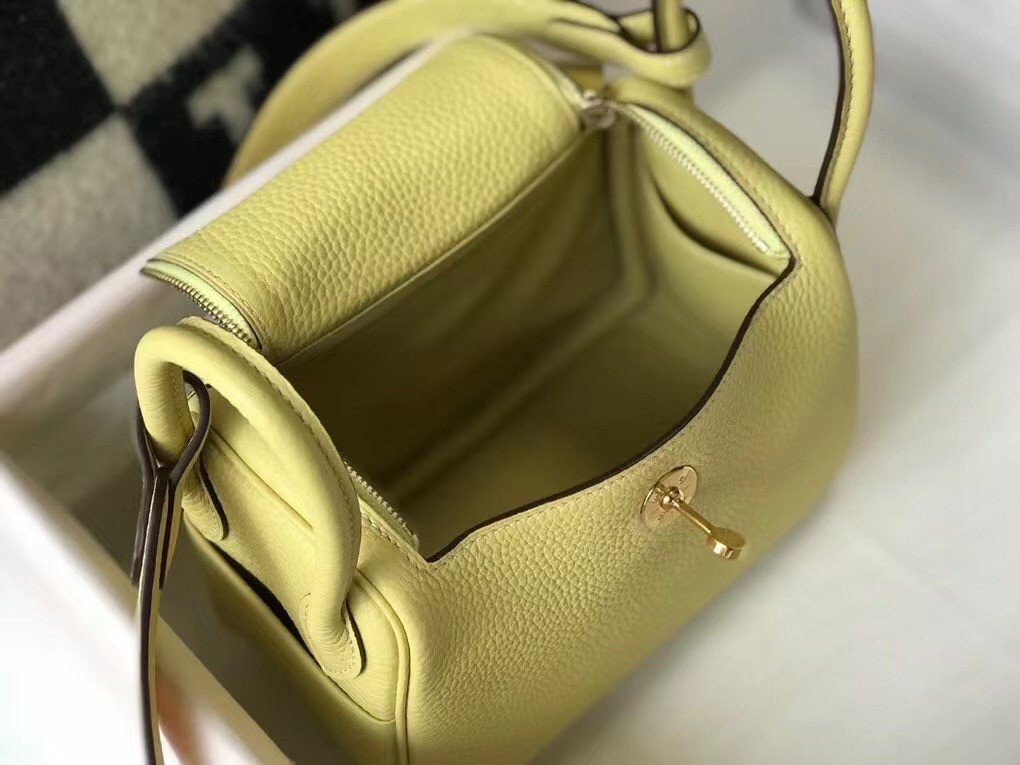 H**mes lindy mini bag in jaune poussin clemence calfskin