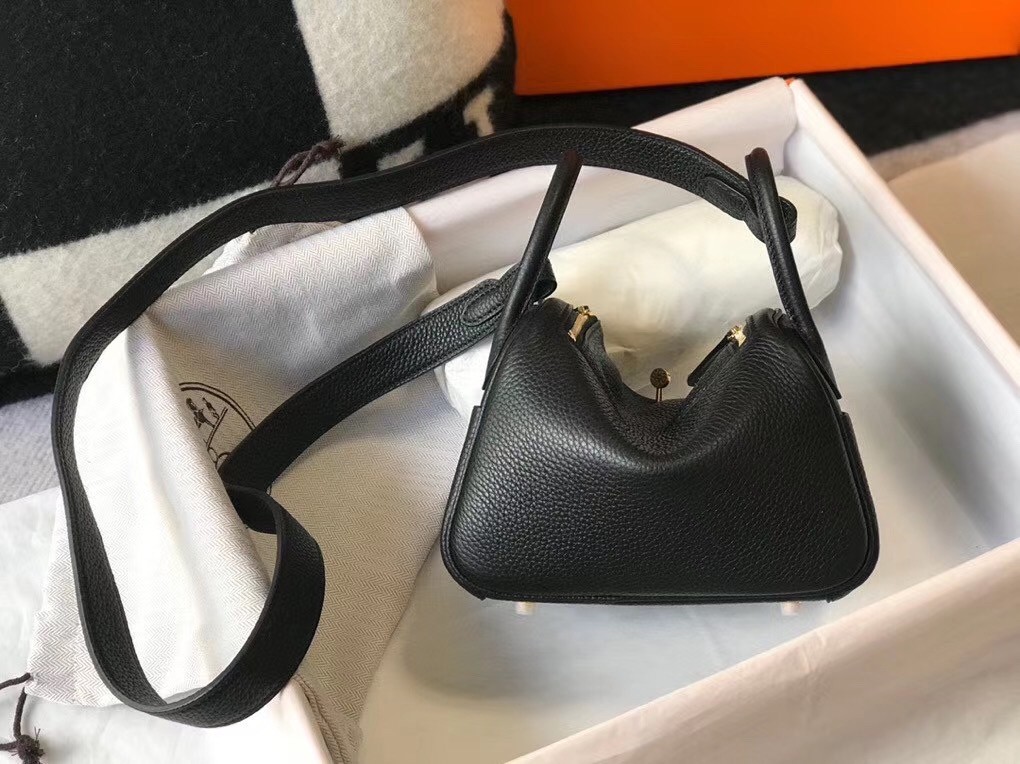 H**mes lindy mini bag in black clemence calfskin