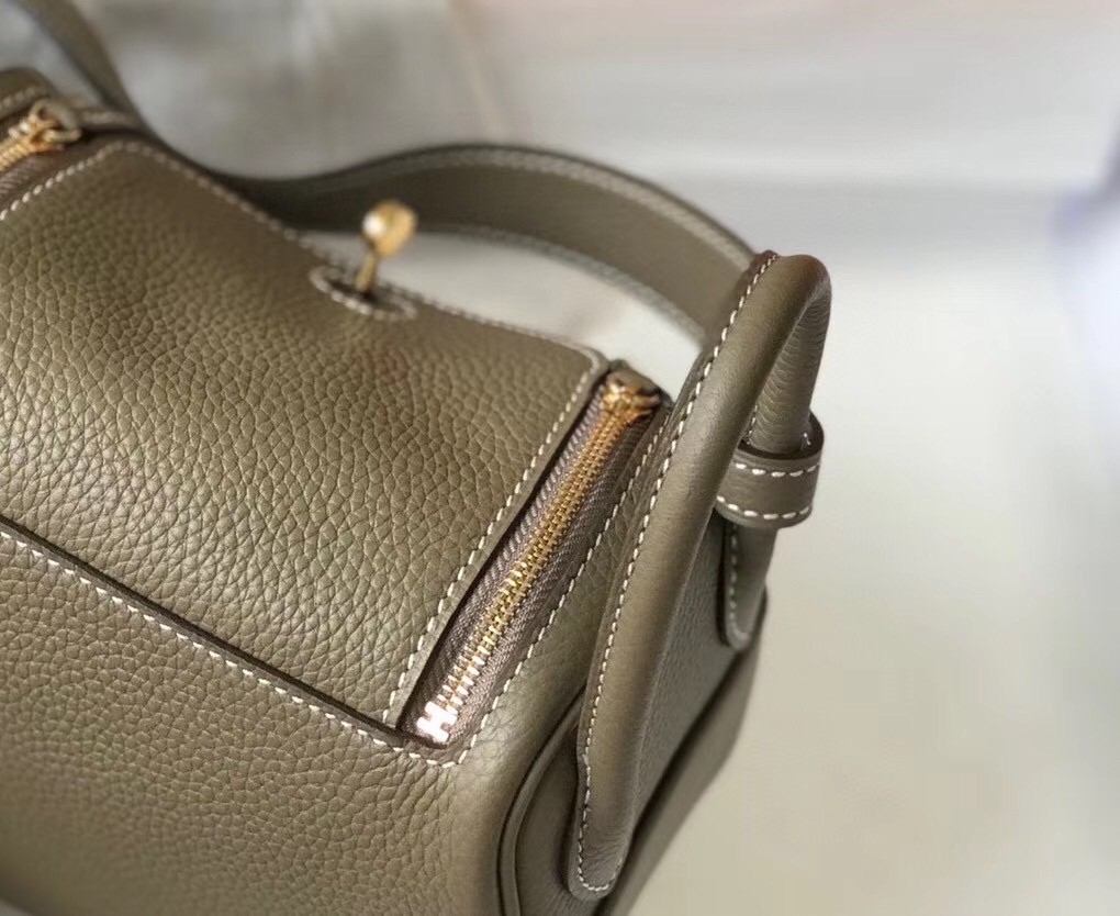 H**mes lindy mini bag in taupe clemence calfskin