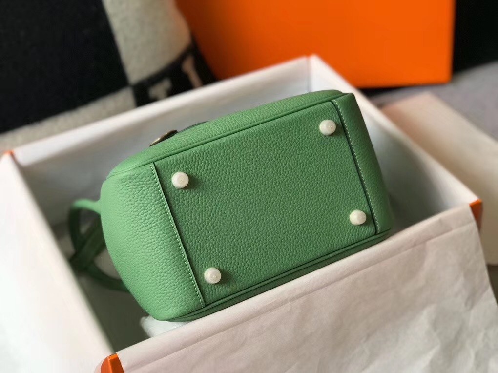 H**mes lindy mini bag in vert criquet clemence calfskin