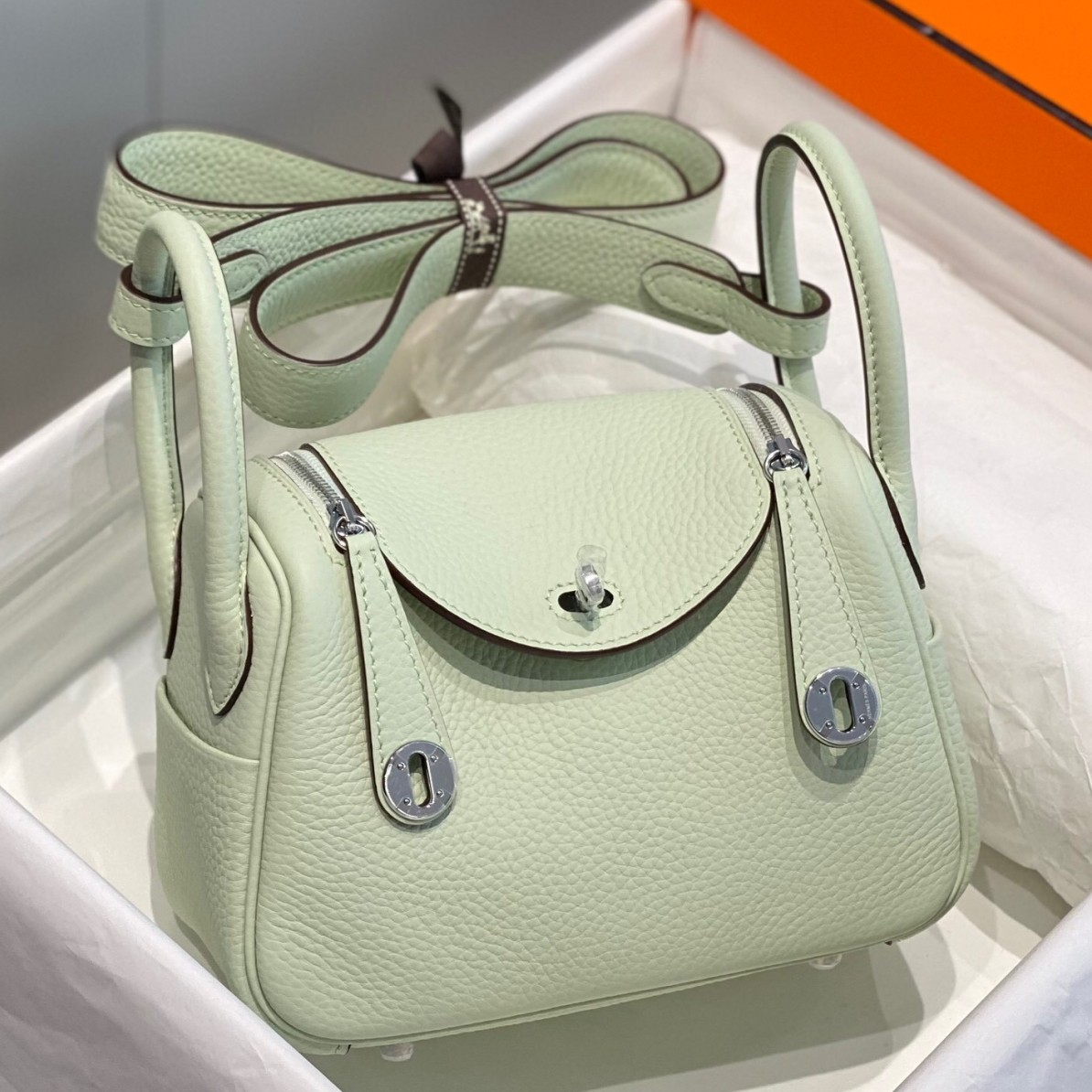 H**mes lindy mini bag in vert fizz clemence leather phw