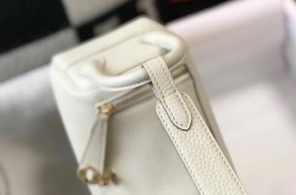 H**mes lindy mini bag in white clemence calfskin