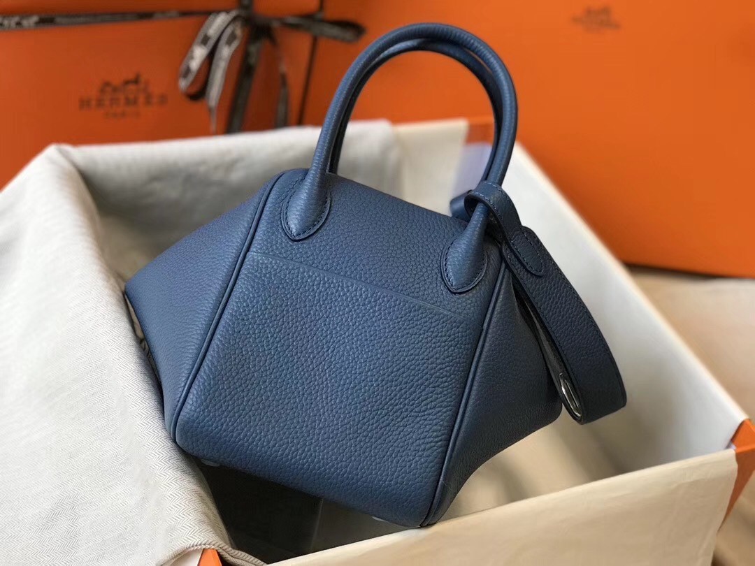 H**mes lindy 26cm bag in blue agate clemence with phw