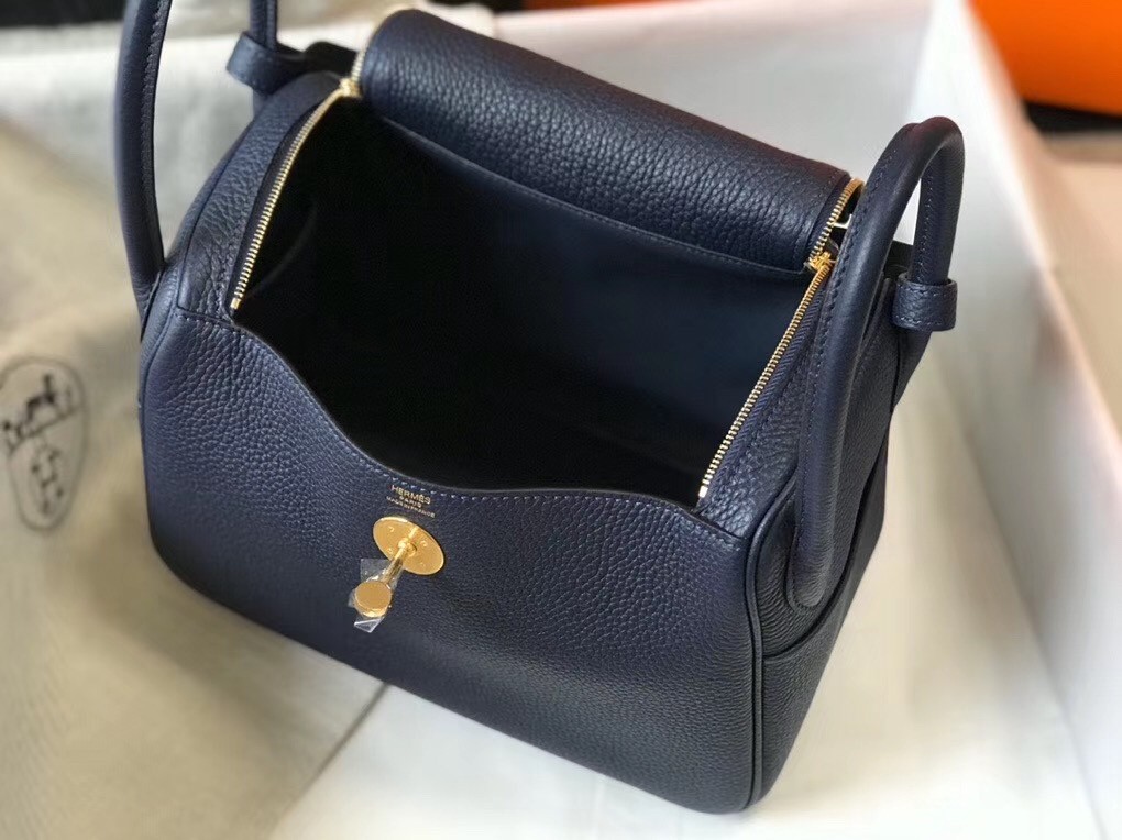 H**mes lindy 26cm bag in navy blue clemence with ghw