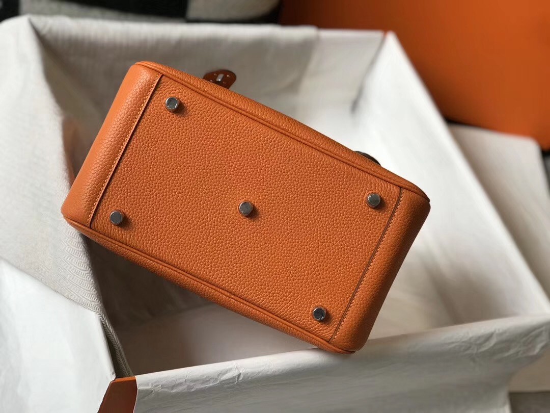 H**mes lindy 26cm bag in orange clemence with phw