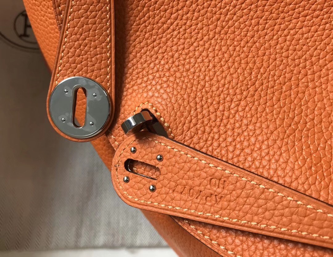 H**mes lindy 26cm bag in orange clemence with phw