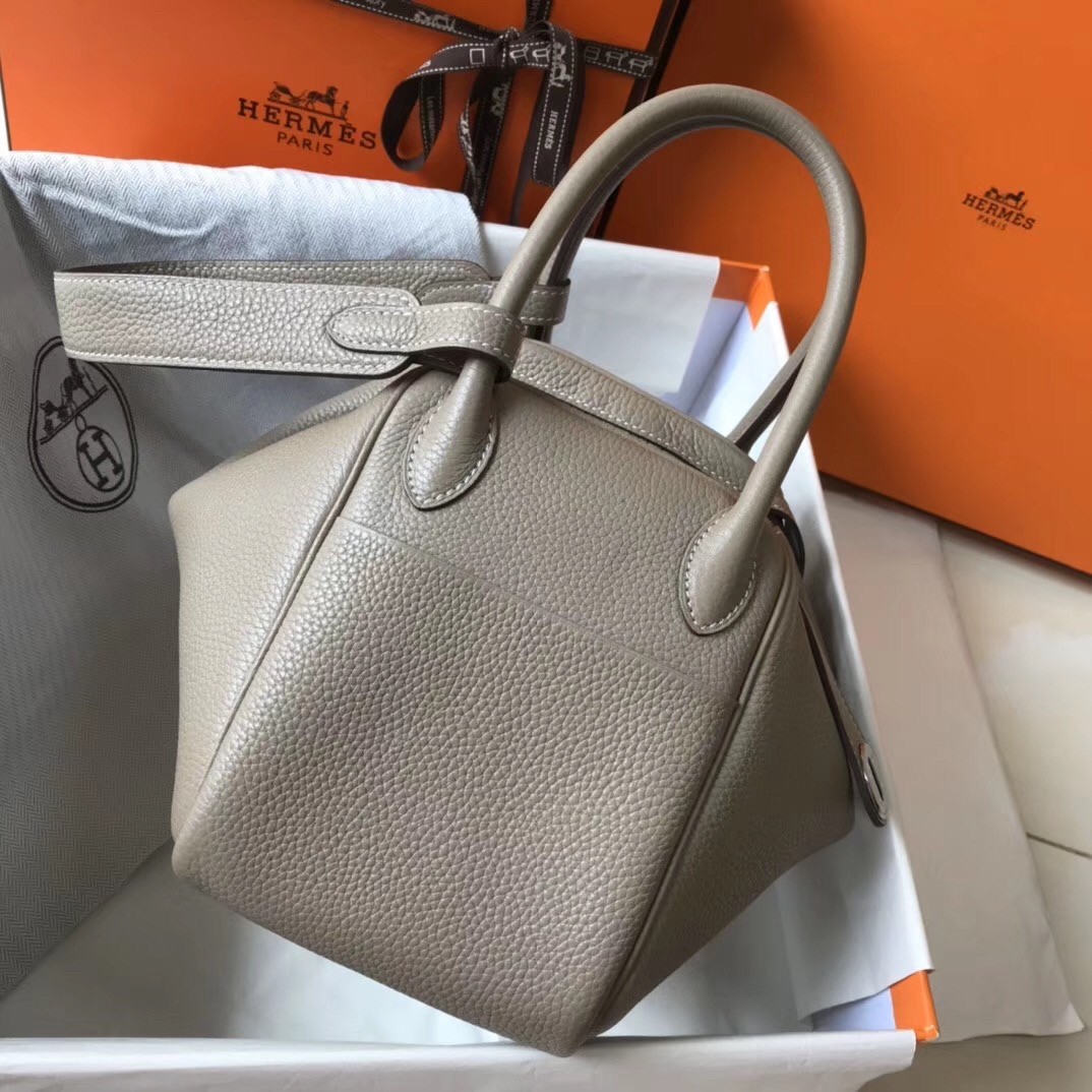 H**mes lindy 26cm bag in gris tourterelle clemence with phw