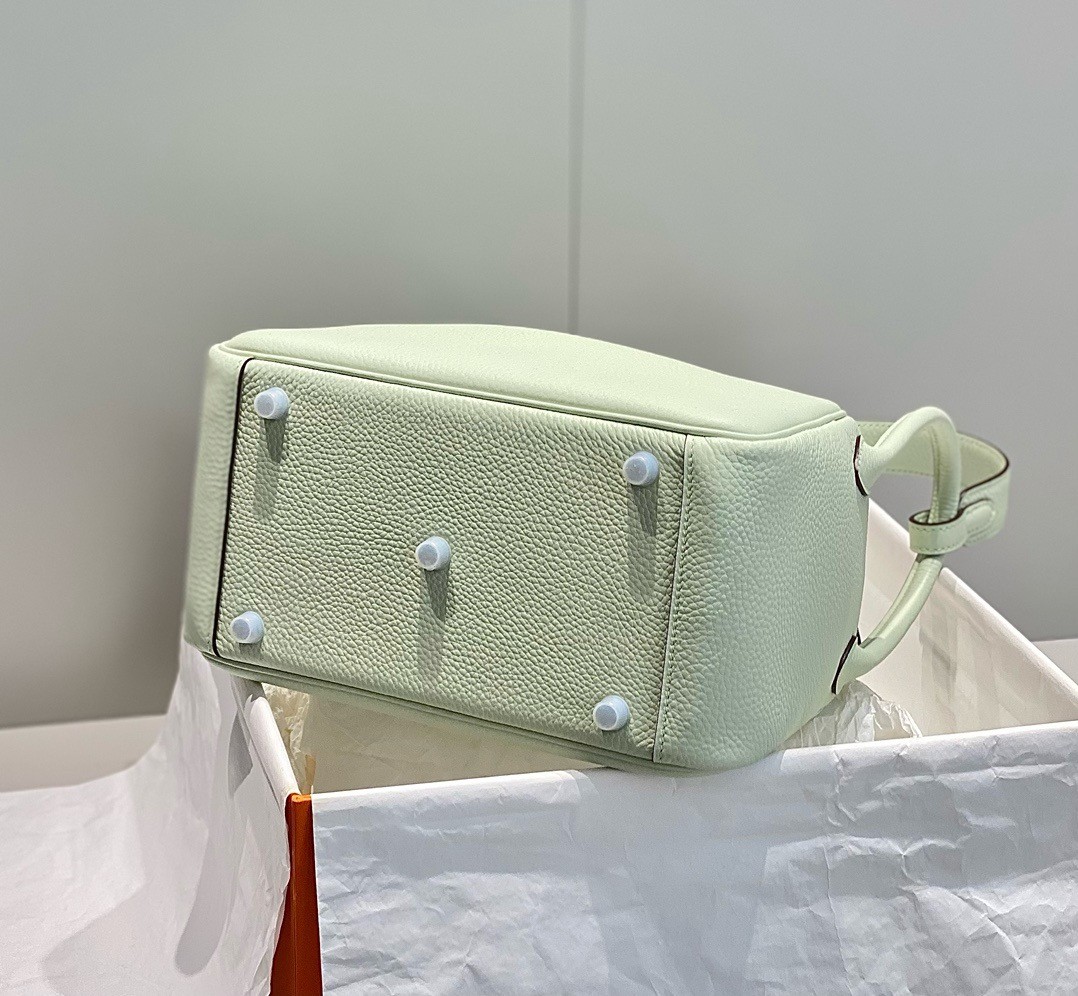 H**mes lindy 26cm bag in vert fizz clemence leather ghw
