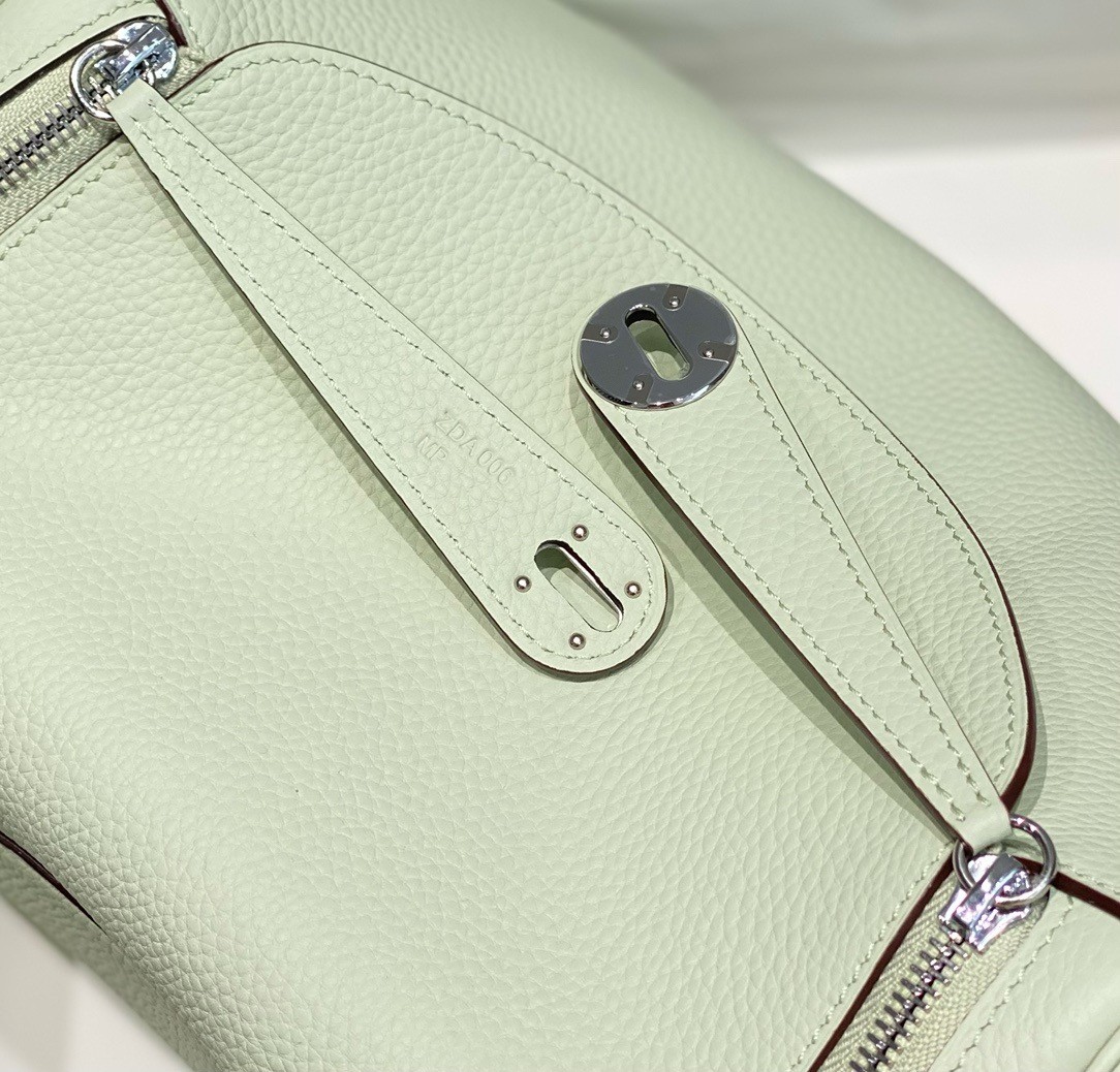 H**mes lindy 26cm bag in vert fizz clemence leather ghw