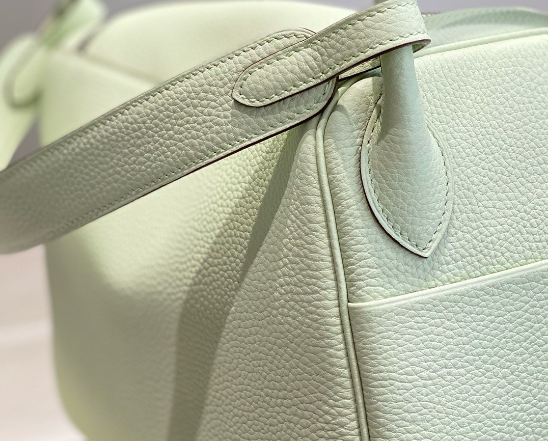 H**mes lindy 26cm bag in vert fizz clemence leather ghw