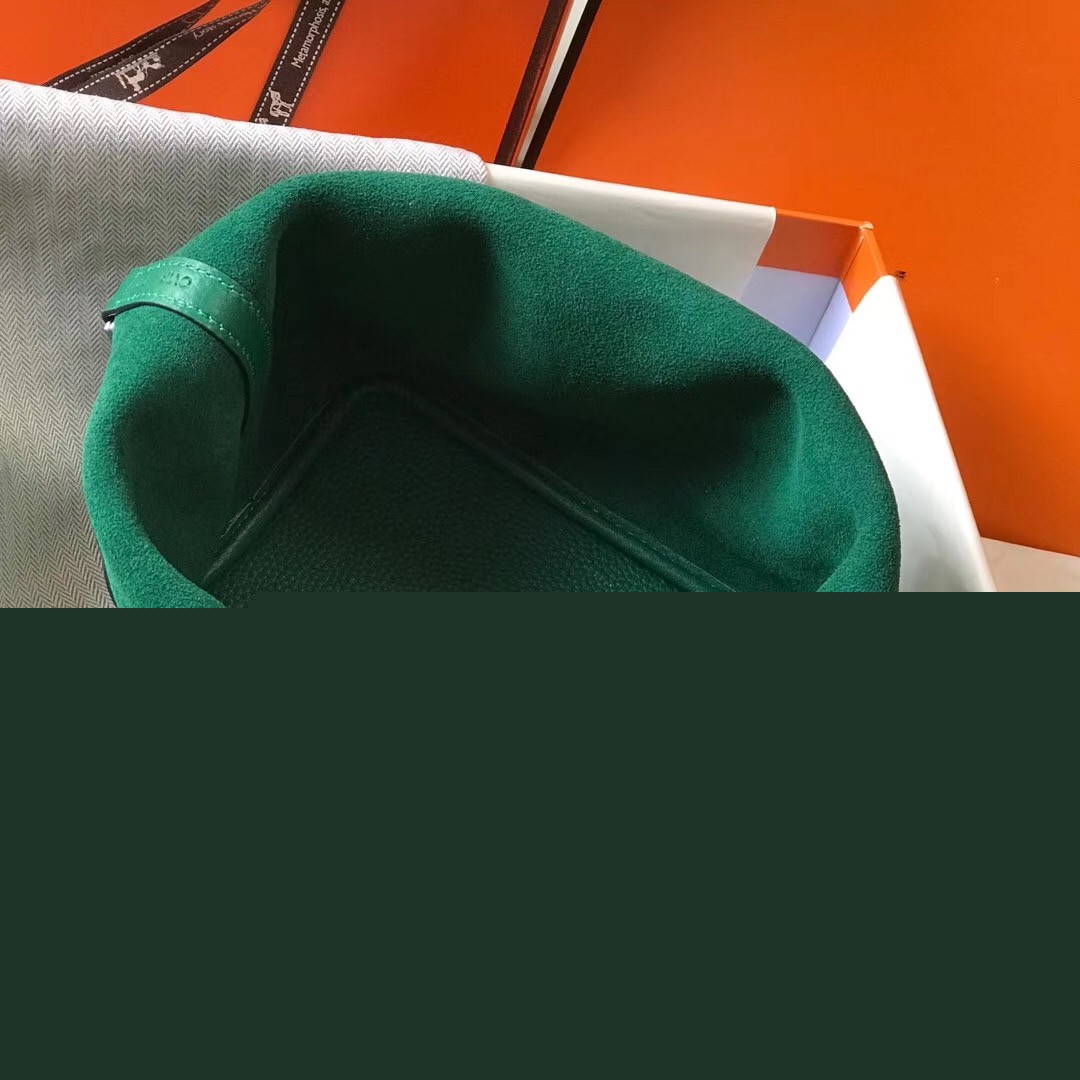 H**mes picotin lock 18 bag in malachite clemence leather