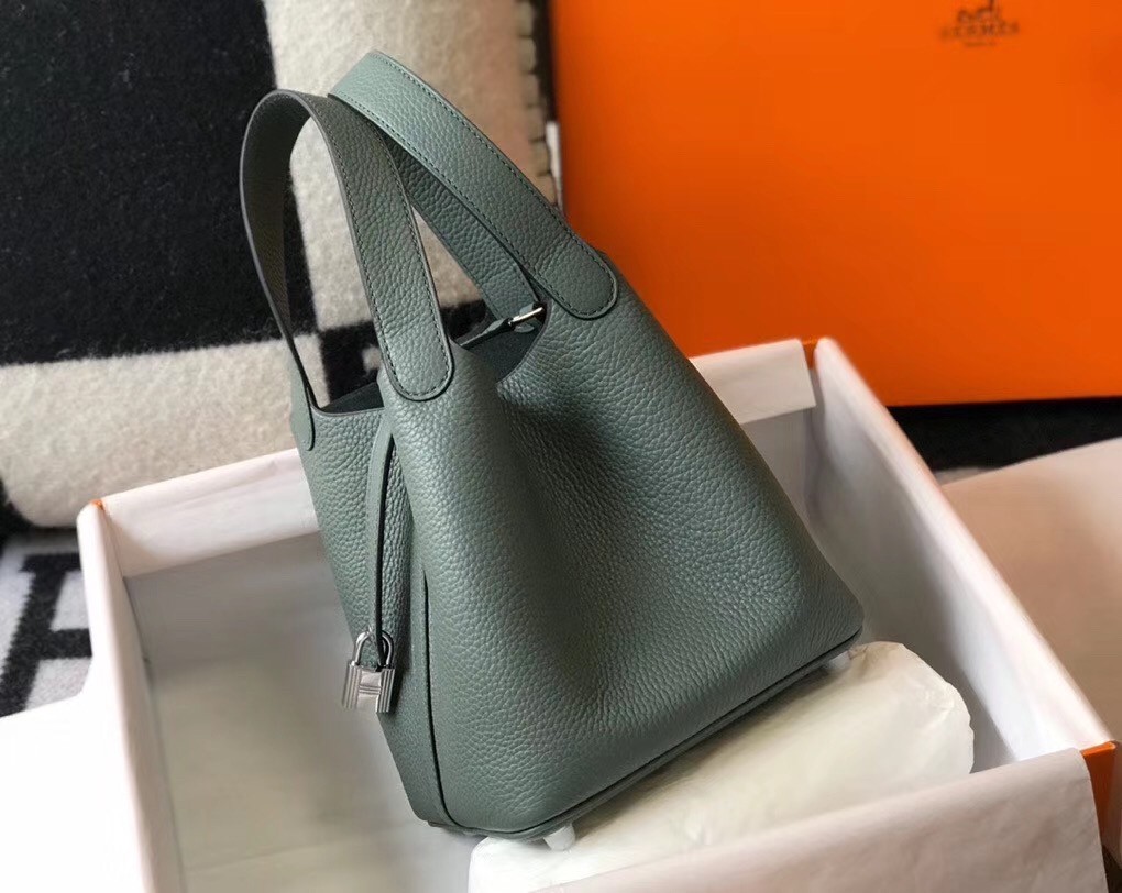 H**mes picotin lock 18 bag in vert amande clemence leather