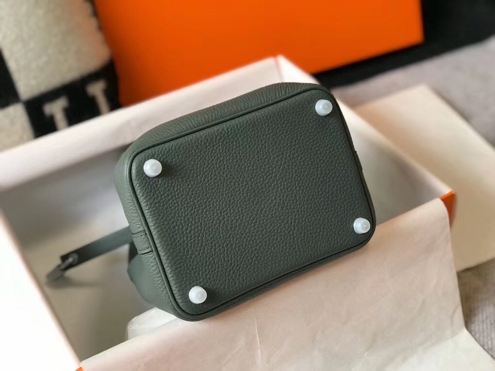 H**mes picotin lock 18 bag in vert amande clemence leather