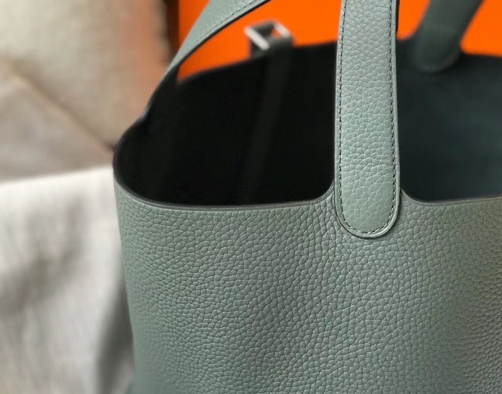 H**mes picotin lock 18 bag in vert amande clemence leather
