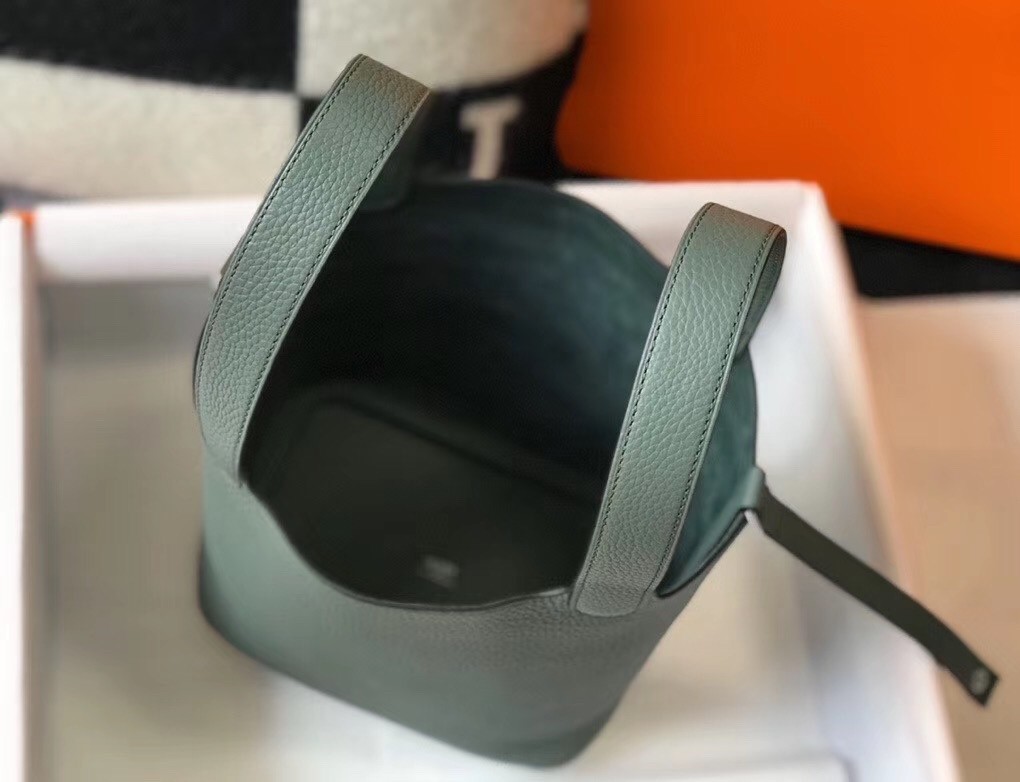H**mes picotin lock 18 bag in vert amande clemence leather