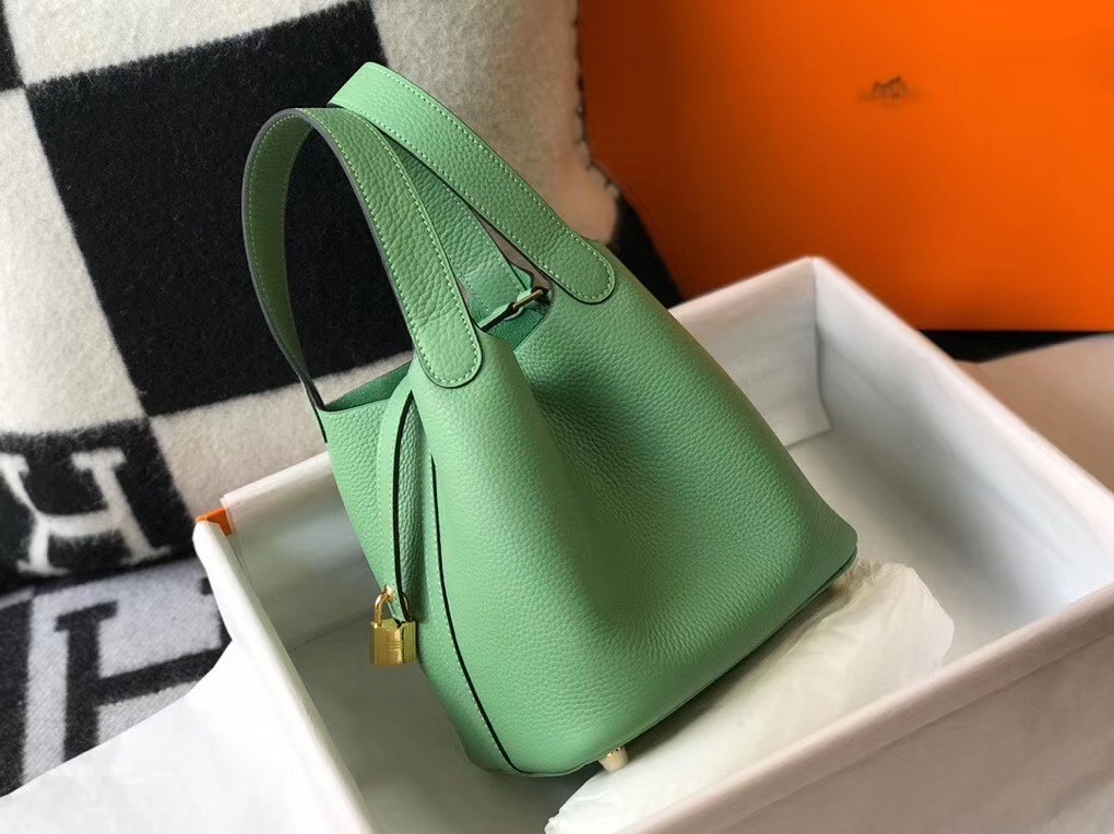 H**mes picotin lock 18 bag in vert criquet clemence leather