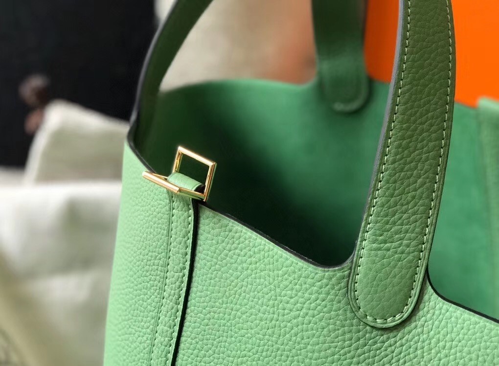 H**mes picotin lock 18 bag in vert criquet clemence leather