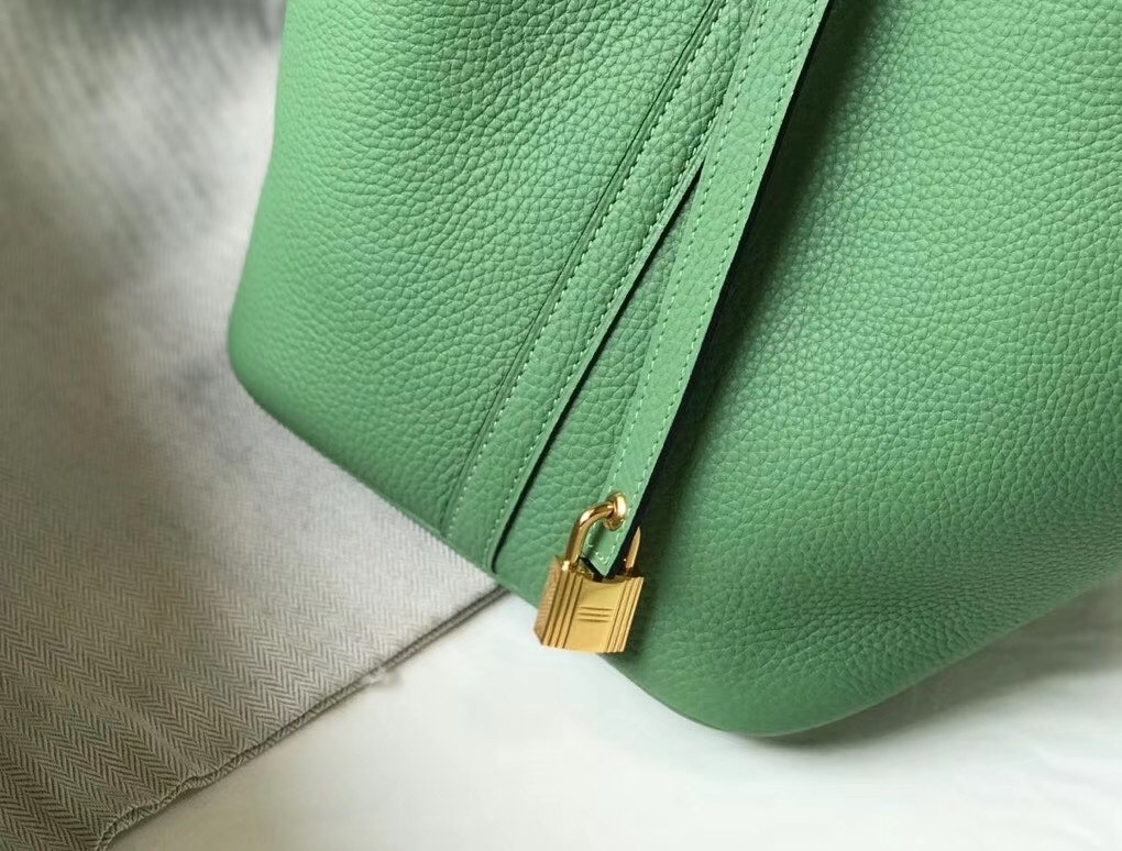 H**mes picotin lock 18 bag in vert criquet clemence leather