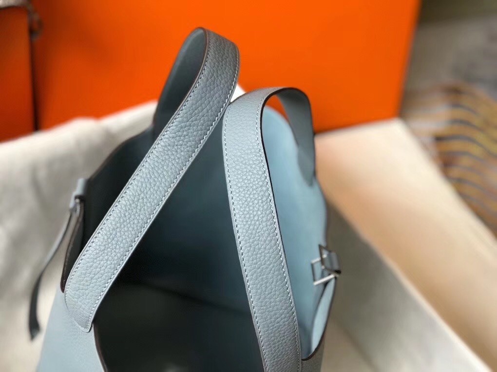 H**mes picotin lock 22 bag in blue lin clemence leather
