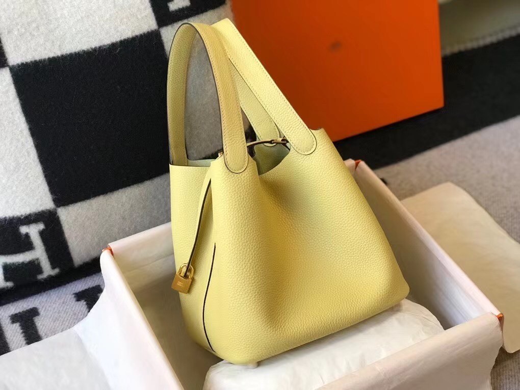 H**mes picotin lock 22 bag in jaune poussin clemence leather