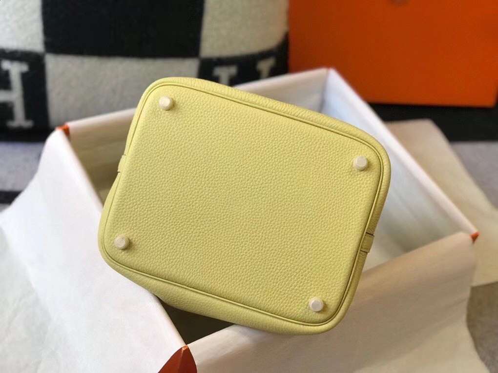 H**mes picotin lock 22 bag in jaune poussin clemence leather