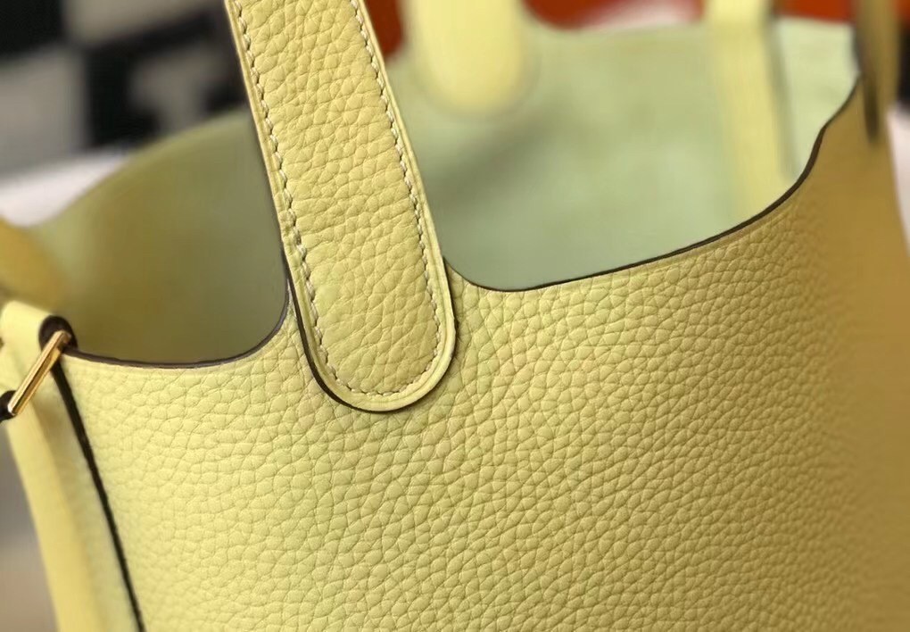 H**mes picotin lock 22 bag in jaune poussin clemence leather