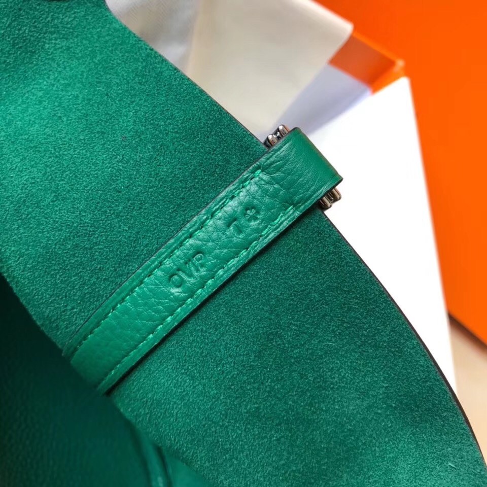 H**mes picotin lock 22 bag in vert vertigo clemence leather