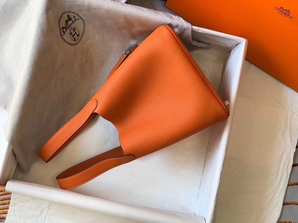 H**mes picotin lock 22 bag in orange clemence leather