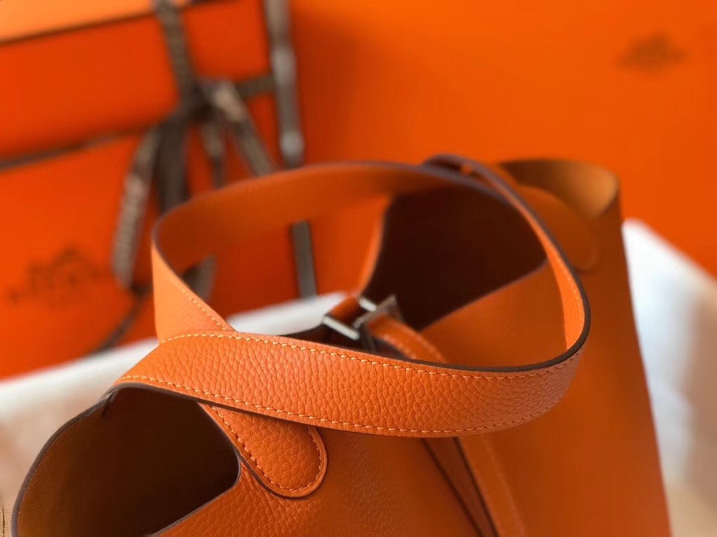 H**mes picotin lock 22 bag in orange clemence leather