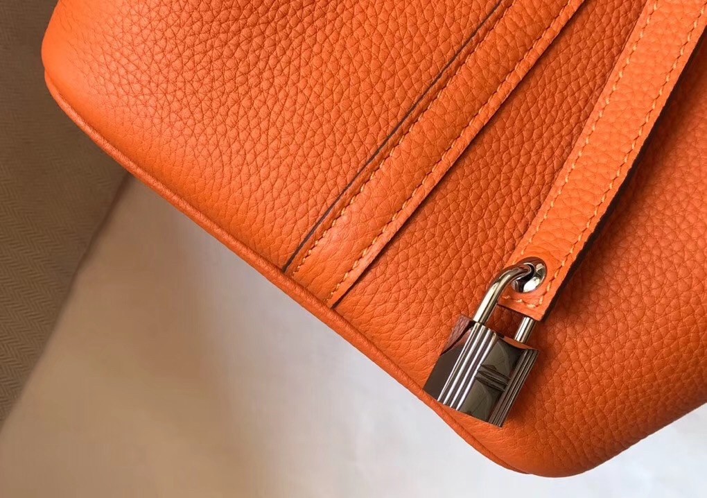 H**mes picotin lock 22 bag in orange clemence leather