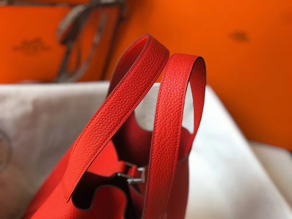 H**mes picotin lock 22 bag in red clemence leather