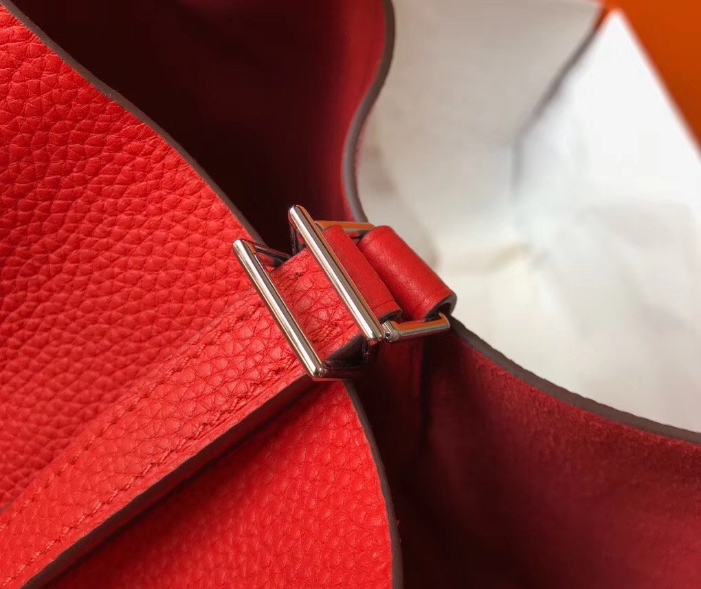 H**mes picotin lock 22 bag in red clemence leather
