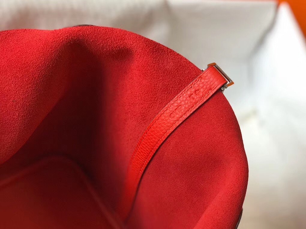 H**mes picotin lock 22 bag in red clemence leather