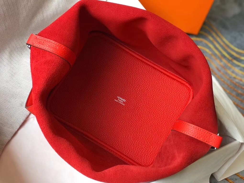 H**mes picotin lock 22 bag in red clemence leather