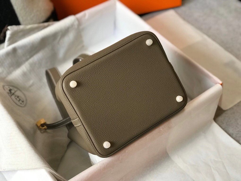 H**mes picotin lock 22 bag in taupe clemence leather