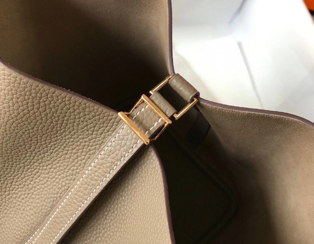 H**mes picotin lock 22 bag in taupe clemence leather
